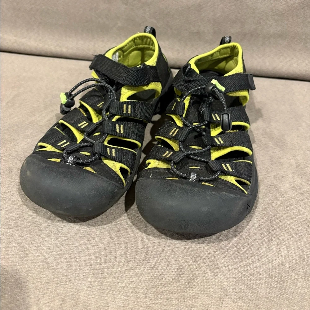 Keen Big Kid Newport H2 Sandal Black Lime Green Outdoor‎ Adventure Size 5